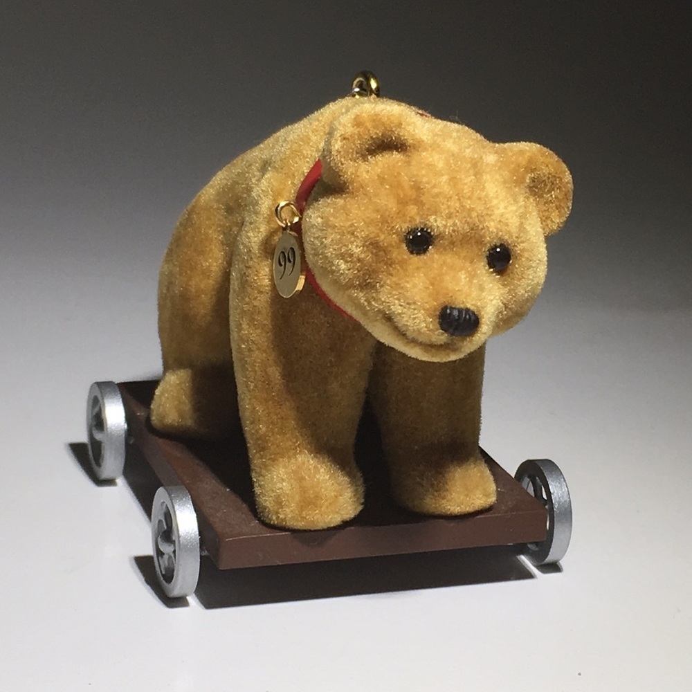 1999 Hallmark Keepsake “Daughter” Ornament
